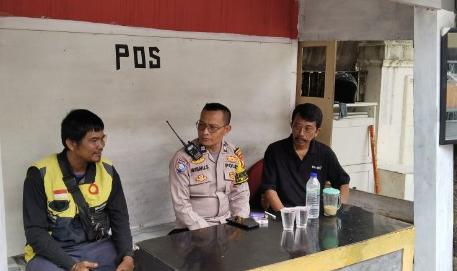Sambang Humanis Polisi di Cempaka Putih Timur, Ajak Warga Aktif Jaga Keamanan Lingkungan