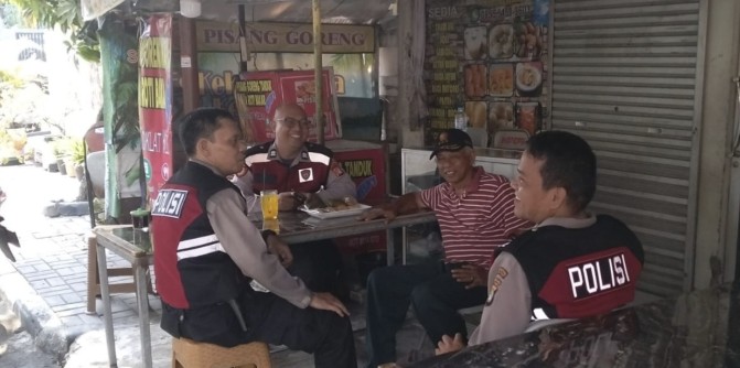 Patroli Jalan Kaki Polsek Cempaka Putih, Polisi Humanis Hadir Jaga Rasa Aman Warga dari Ancaman Curanmor