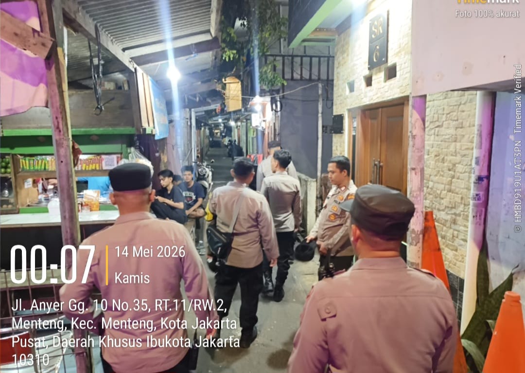 Patroli Jalan Kaki di Jalan Anyer, Polsek Metro Menteng Tingkatkan Antisipasi Gangguan Kamtibmas 