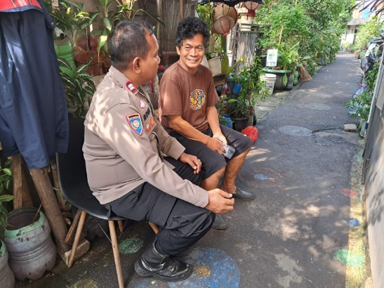 Bhabinkamtibmas Rawasari Intensifkan Sambang Warga, Polisi Ingatkan Bahaya Curanmor dan Jambret