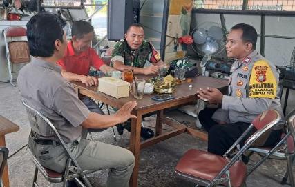 Polisi dan TNI Kompak Sambangi Warga Rawasari, Tingkatkan Kewaspadaan Curanmor dan Kejahatan Jalanan