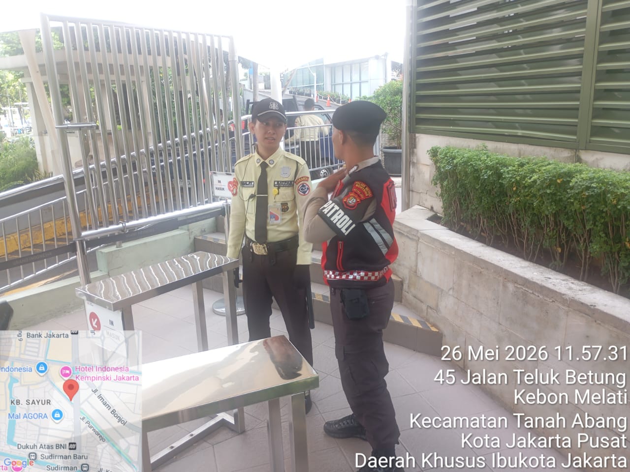 Patroli 1042 Menteng Sambangi Menara BCA, Ajak Security Perketat Pengawasan