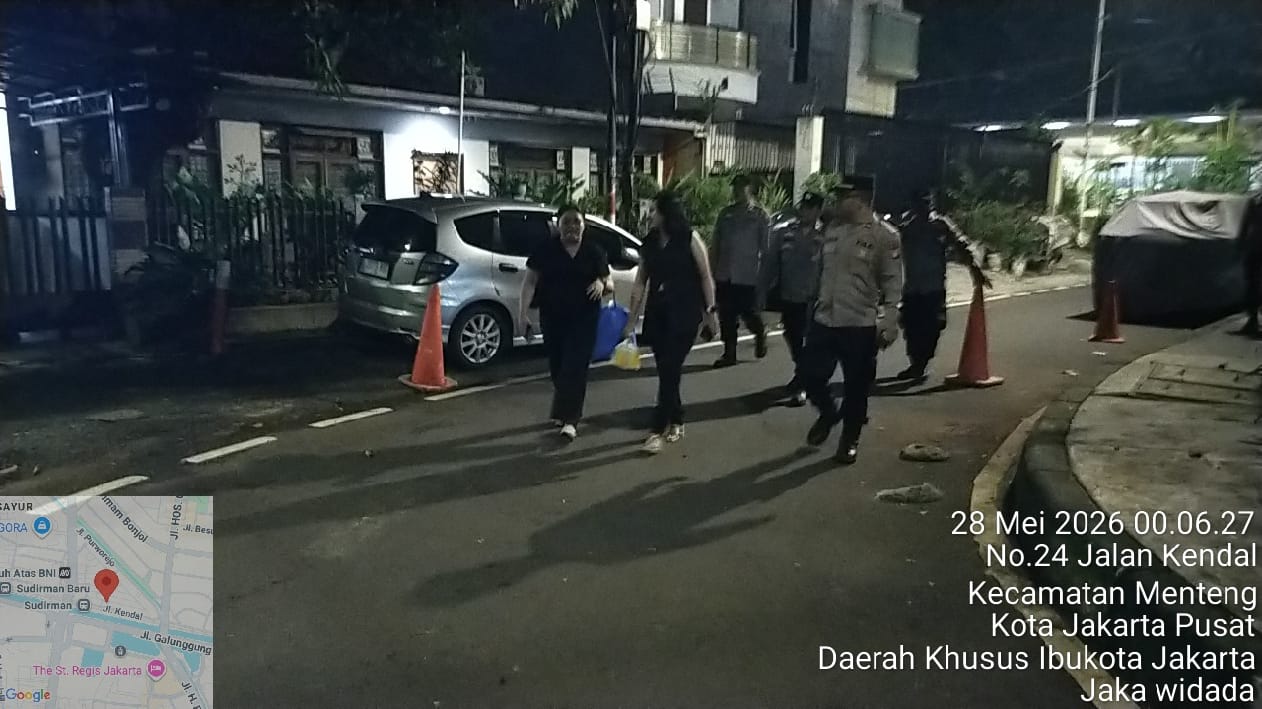 Patroli Jalan Kaki di Jalan Kendal dan Purwodadi, Polsek Metro Menteng Antisipasi Guankamtibmas