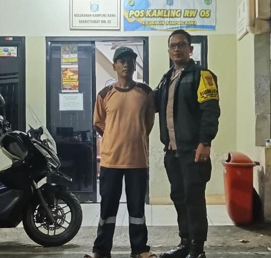 Ronda Dini Hari Diperketat, Polisi Sambangi Satkamling Kampung Rawa untuk Cegah Aksi Kejahatan
