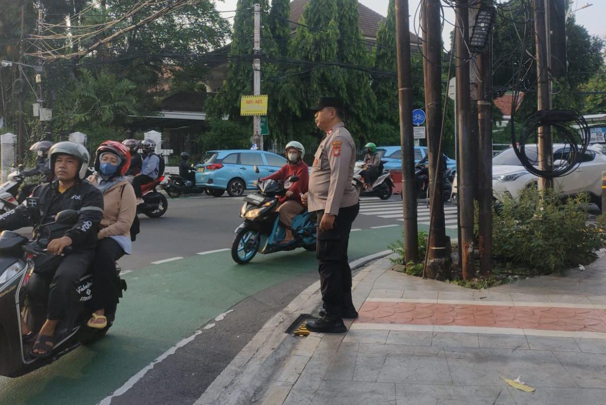 Kapolsubsektor Blora Sigap Atur Lalin Pagi, Tl Cokroaminoto Tetap Lancar