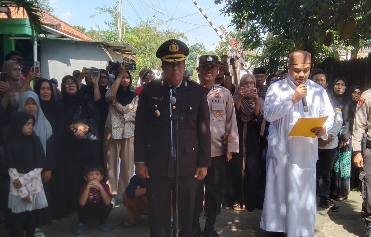 Kapolsek Senen Pimpin Upacara Pelepasan dan Pemakaman Dinas Aiptu Sandi Bintoro