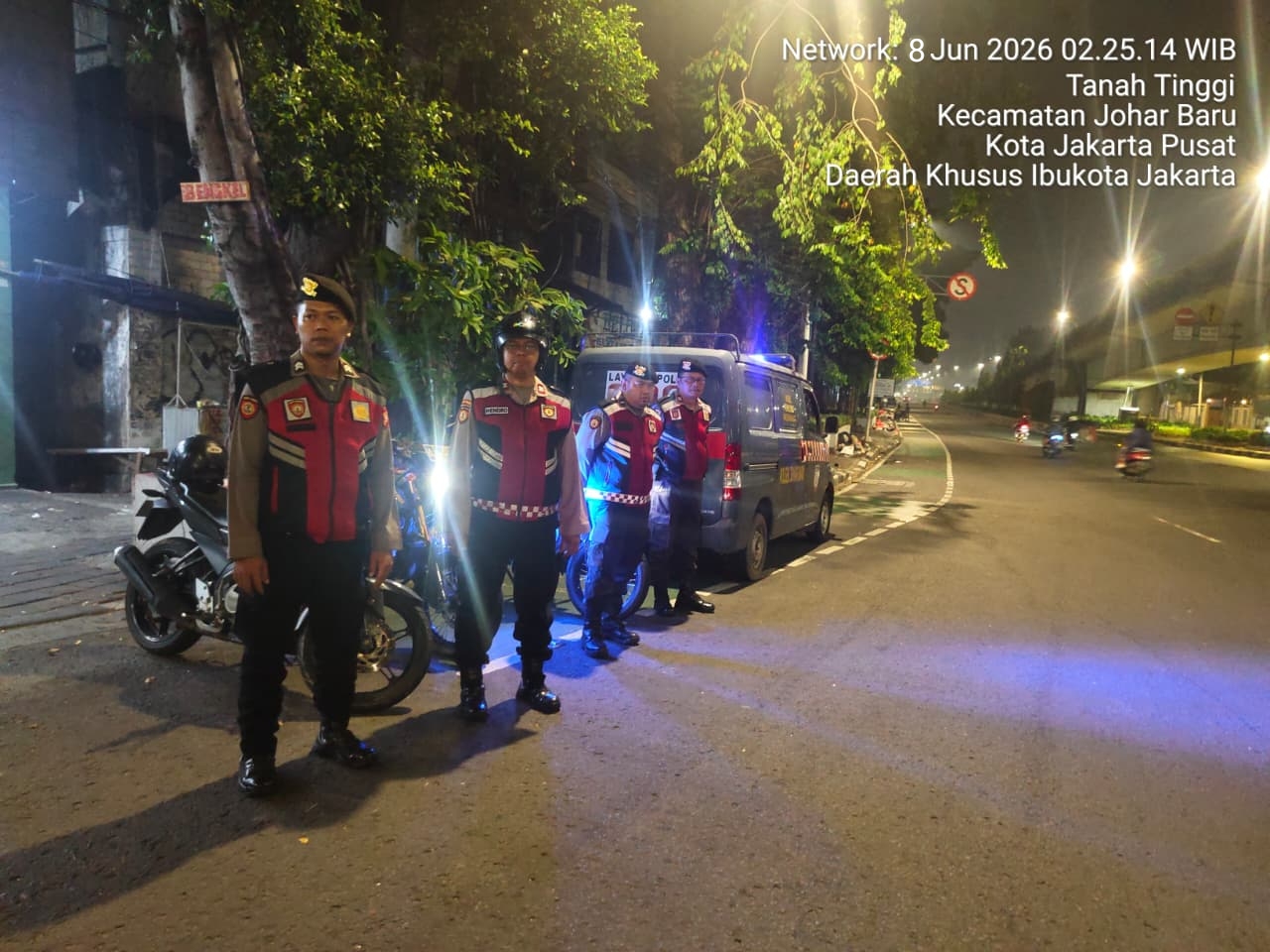 Blue Light Menyala Jelang Fajar, Polsek Johar Baru Perkuat Pencegahan Tawuran Dan Kejahatan 3c
