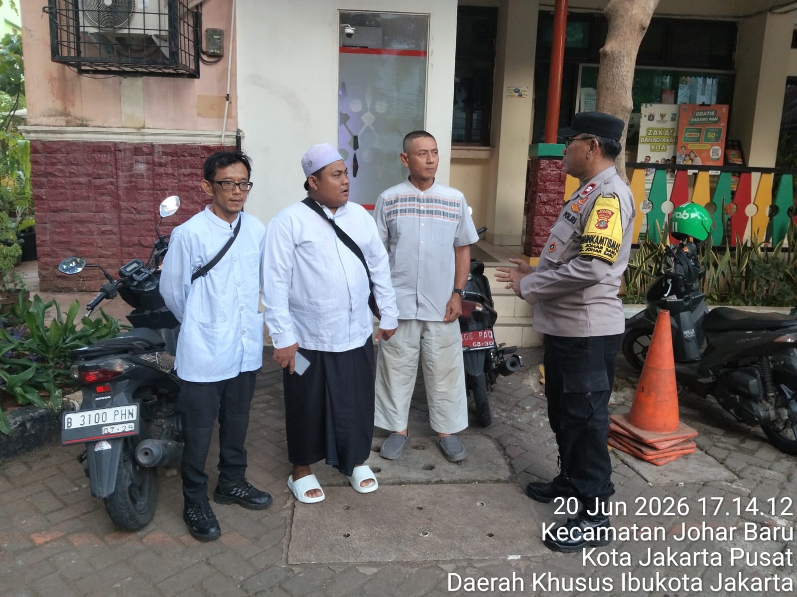Patroli Wilayah dan Sambang Warga, Bhabinkamtibmas Johar Baru Ajak Warga Tingkatkan Kewaspadaan Kamtibmas