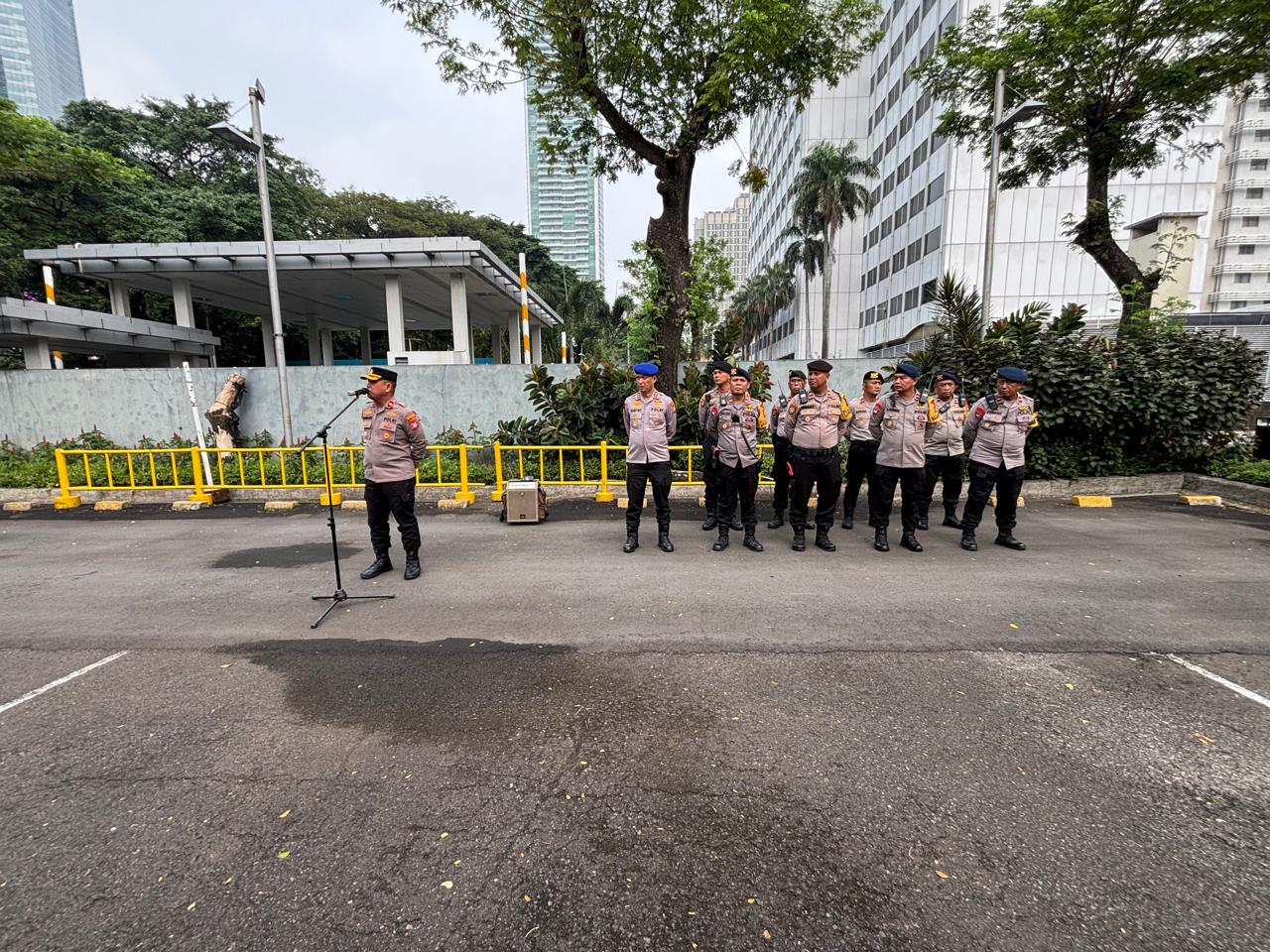 Wakapolsek Metro Menteng Pimpin Apel Pengamanan, 421 Personel Siaga di Bundaran HI