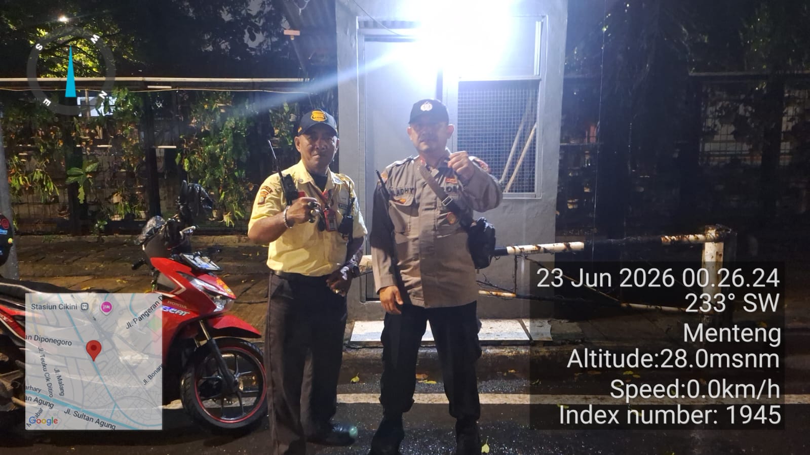 Bhabinkamtibmas Pegangsaan Perkuat Keamanan Lingkungan Lewat Sambang Satkamling 