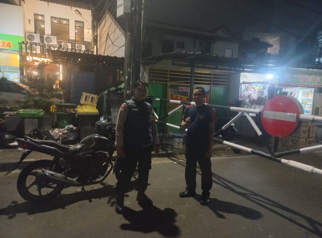 Bhabinkamtibmas Cikini Perkuat Satkamling, Warga Diajak Cegah Kriminalitas