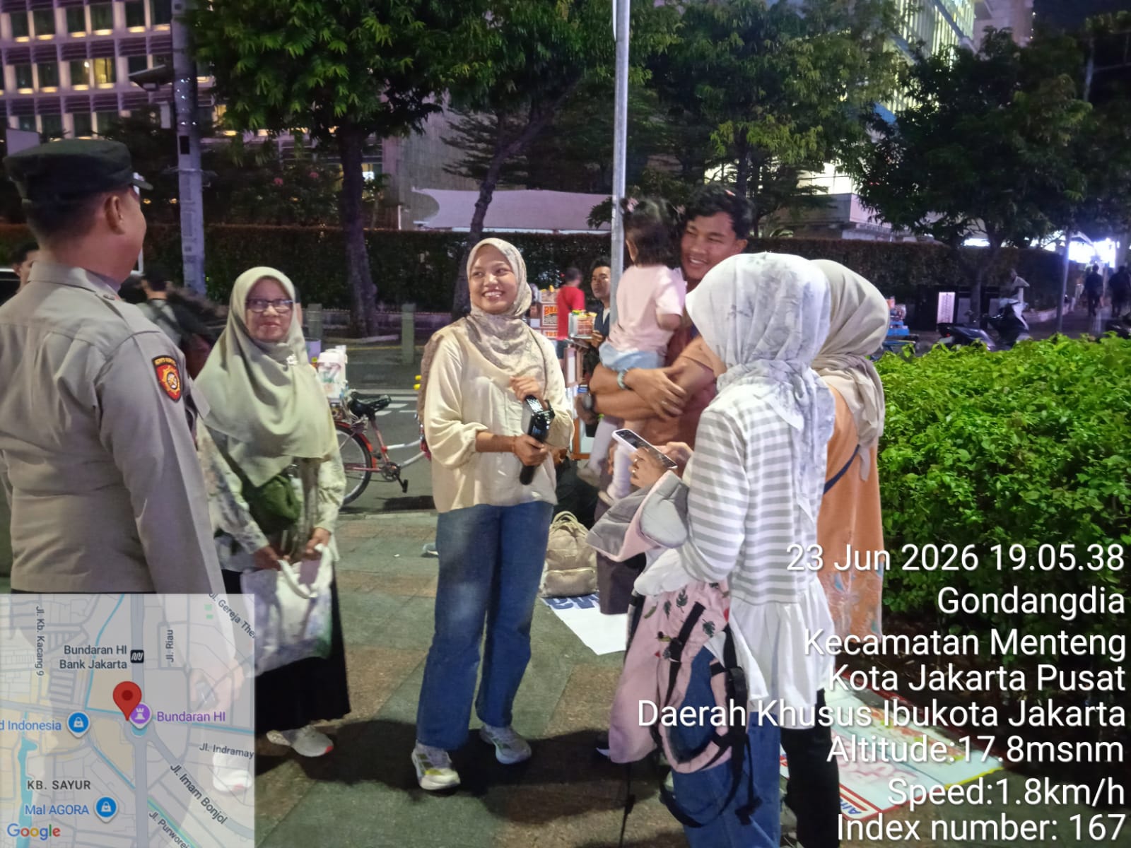 Patroli Jalan Kaki di Kawasan Thamrin, Polisi Perketat Pengamanan dan Antisipasi Copet-Jambret