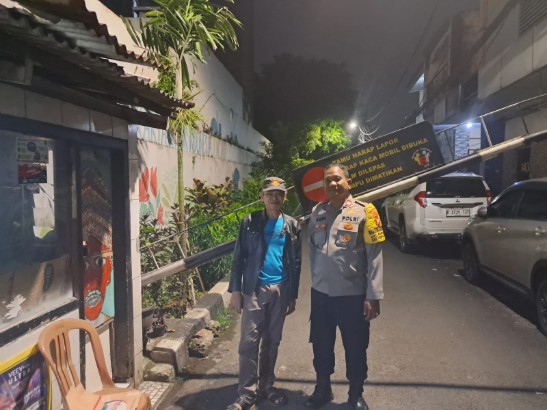 Warga Diminta Aktif Jaga Lingkungan, Polisi Sambangi Pos Satkamling Rawasari