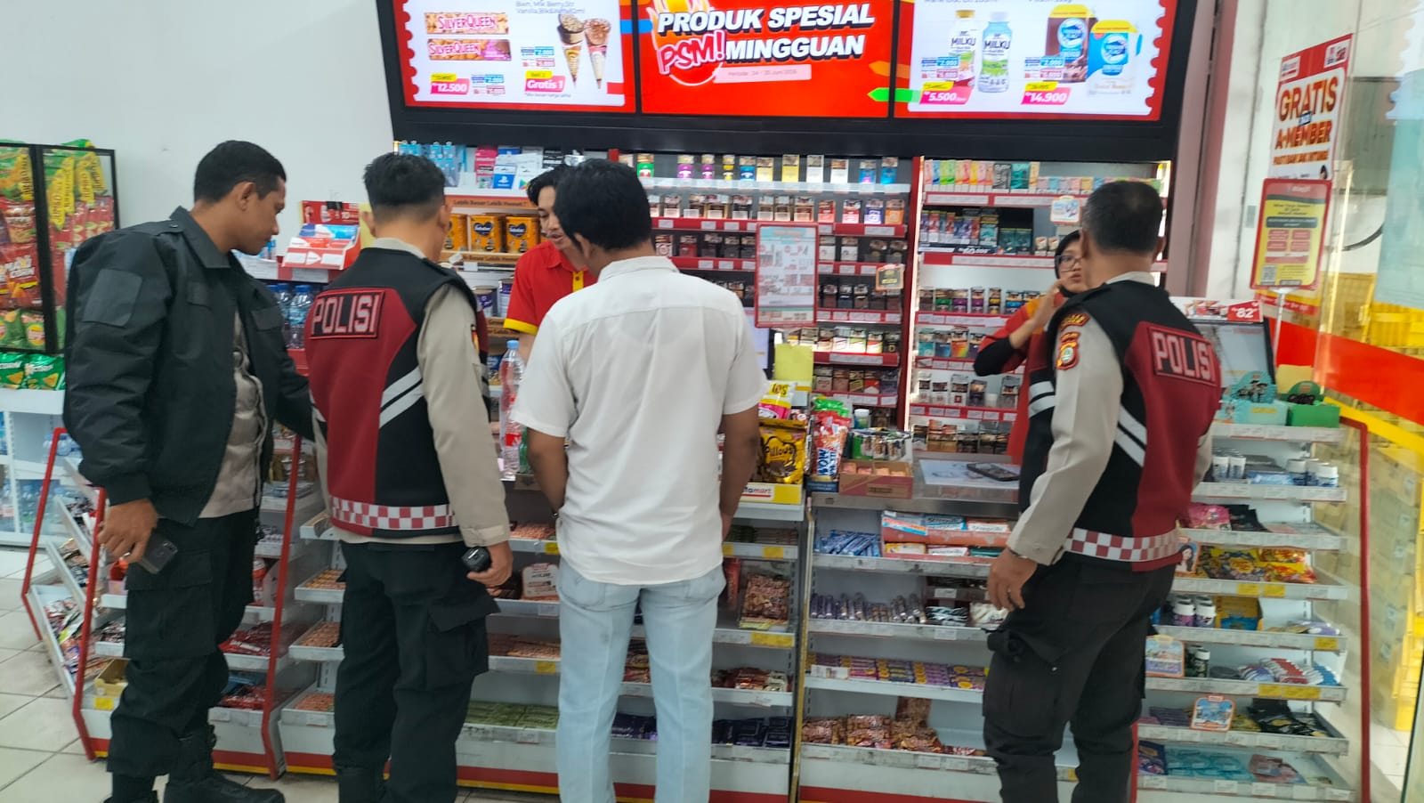 Wanita Diamankan Usai Diduga Mencuri Produk di Alfamart Senen Raya Jakarta Pusat Melalui Call Center 110