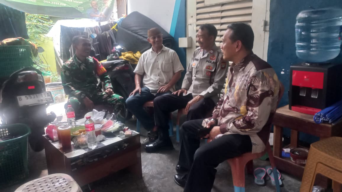 Kapolsubsektor Paseban dan Babinsa Perkuat Sinergi Kamtibmas Lewat Patroli Dialogis di Wilayah Paseban