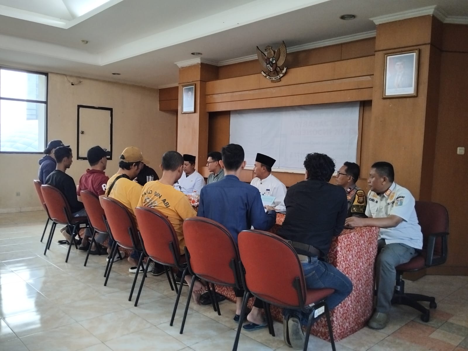 Bhabinkamtibmas Karet Tengsin Hadiri Rapat FKDM Triwulan II, Perkuat Sinergi Menjaga Kondusivitas Wilayah
