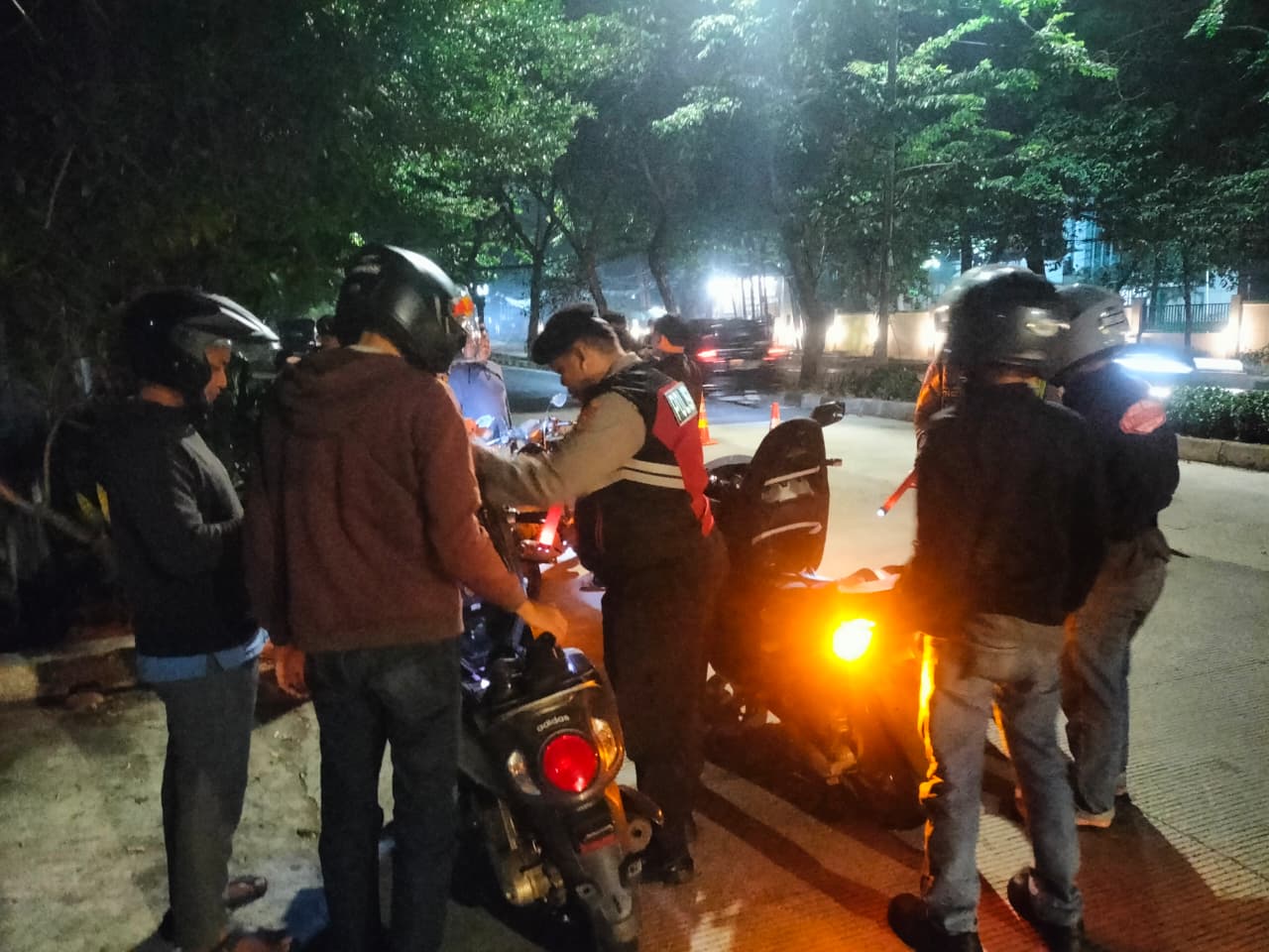Kekompakan Dan Disiplin Polri Dalam Operasi Cipta Kondisi Stasioner Wujudkan Rasa Aman Di Malam Hari