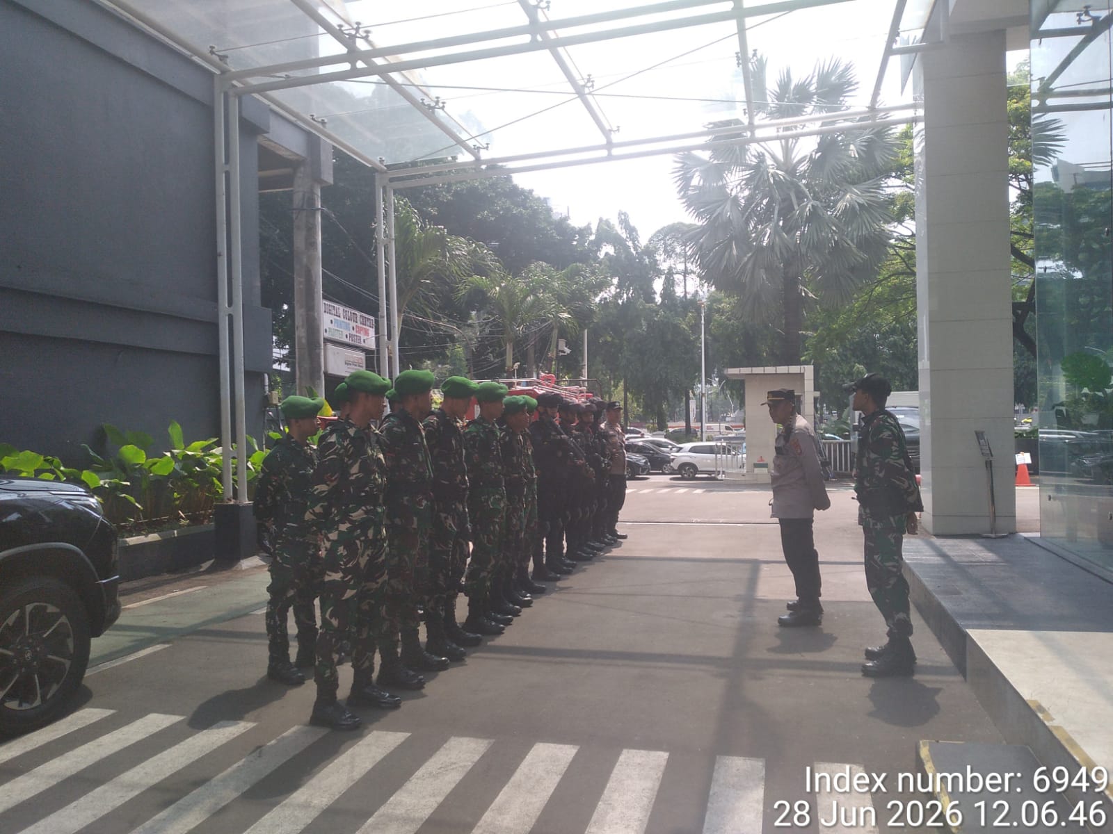 TNI-Polri Gelar Apel Siaga, 35 Personel Amankan Kawasan Kantor BGN Menteng