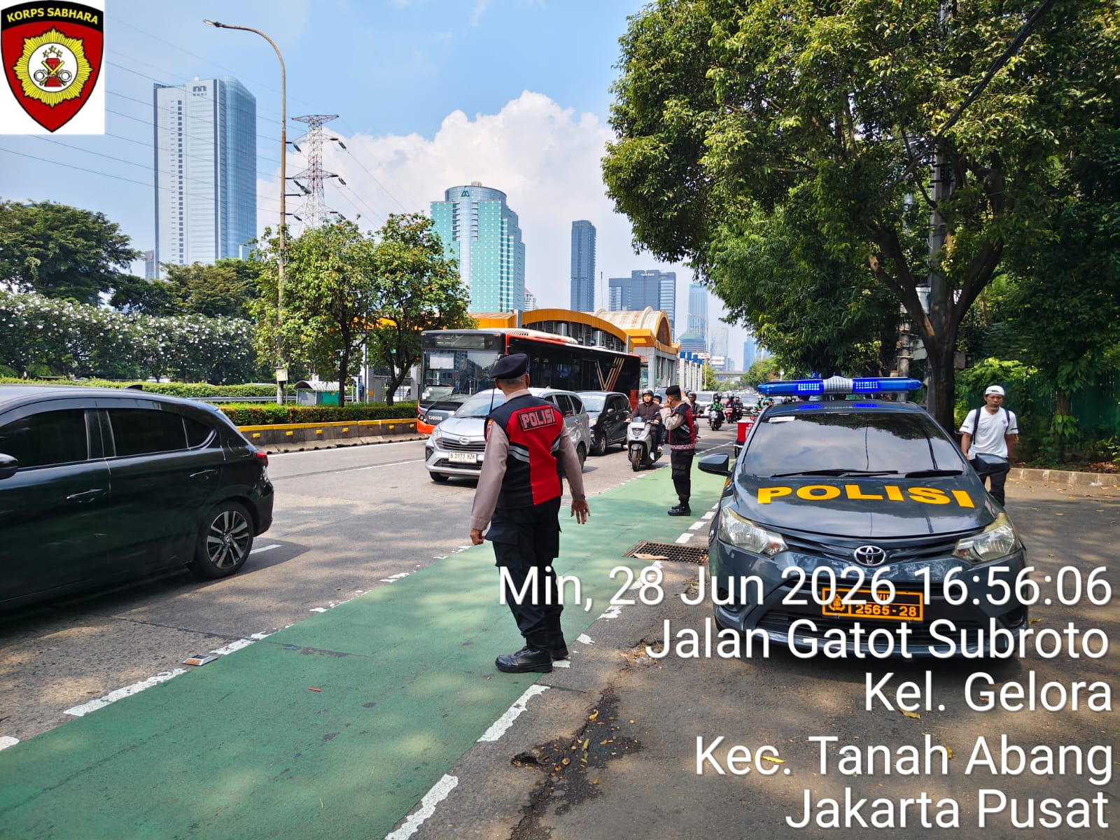 Patko 1053 Laksanakan Pengaturan Lalu Lintas dan Police Hazard di Pintu 8 GBK Senayan