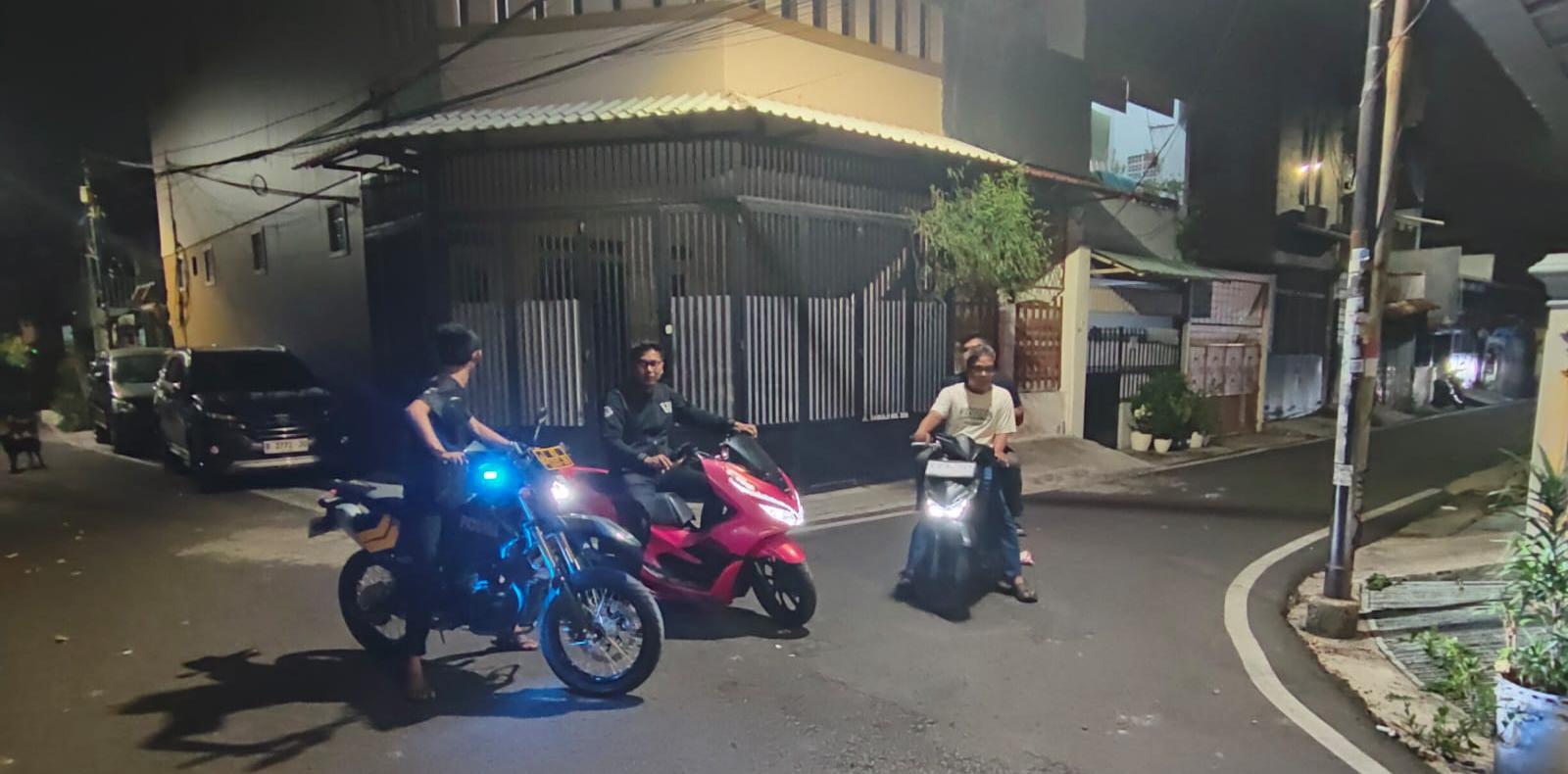 Respon Cepat Laporan Warga Melalui Call Center 110, Polsek Johar Baru Amankan Situasi Gangguan Kamtibmas di Jalan Sadewa