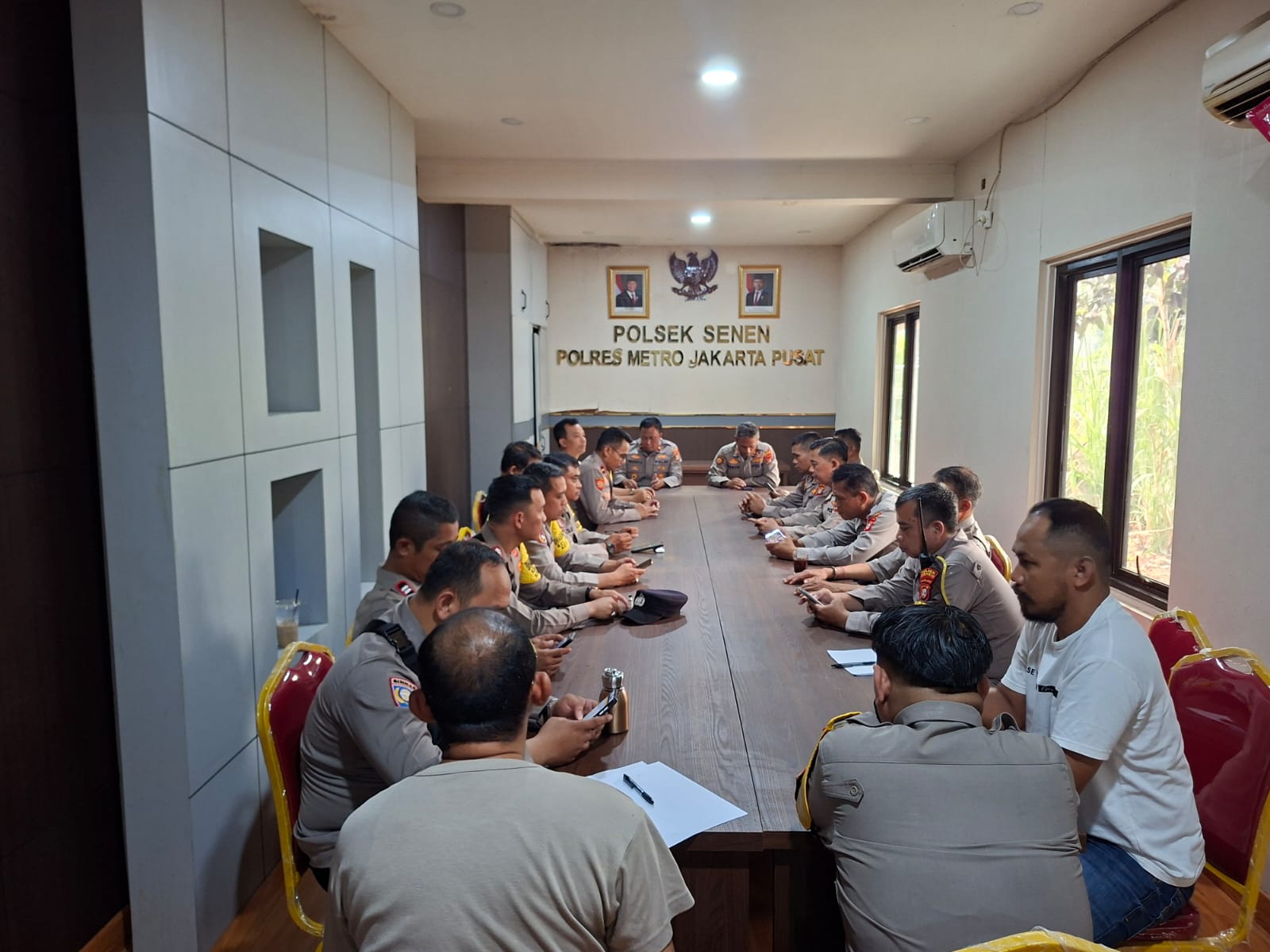 Bhabinkamtibmas Kwitang Tingkatkan Patroli Dialogis, Warga Diajak Aktif Jaga Keamanan Lingkungan