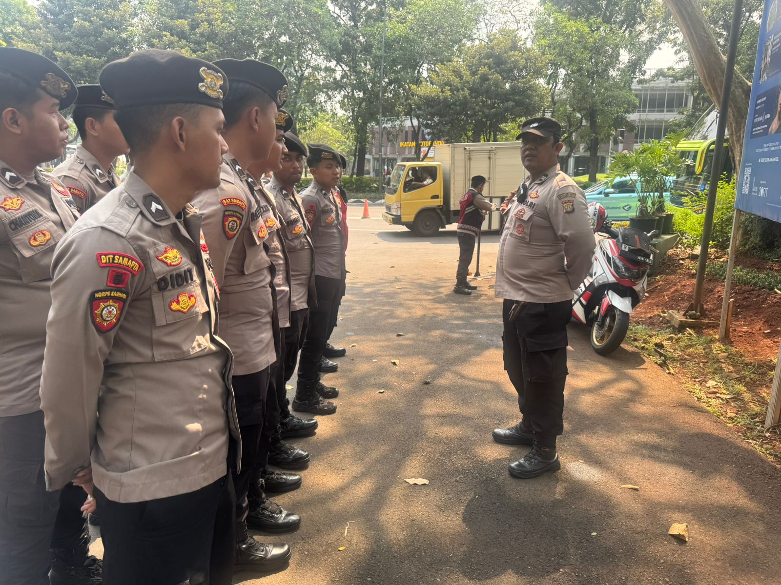 Polsek Metro Tanah Abang Gelar Apel Pengamanan Kegiatan International Association Police Academies (INTERPA) di Kawasan Gelora