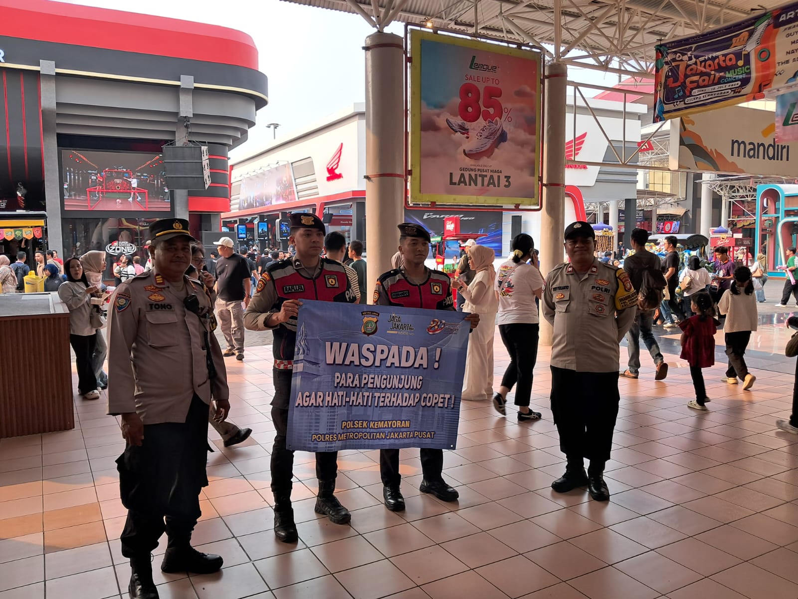 Polsek Kemayoran Bergerak Cegah Aksi Tangan Jail, Banner Anticopet Sambut Ribuan Pengunjung Jakarta Fair 2026