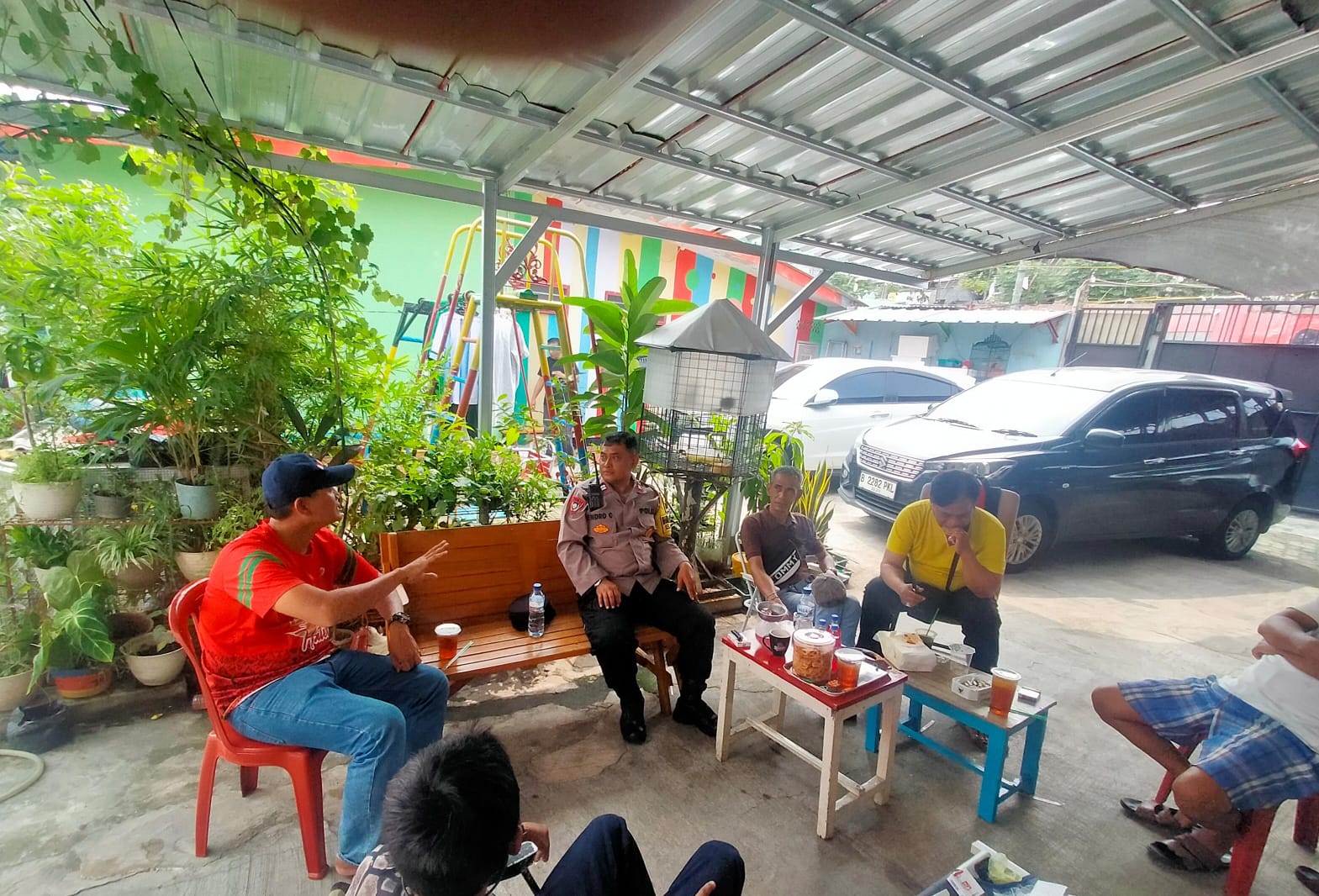 Warga Kramat Sampaikan Aspirasi Soal Rencana Penutupan Akses Perlintasan Rel, Bhabinkamtibmas Lakukan Koordinasi