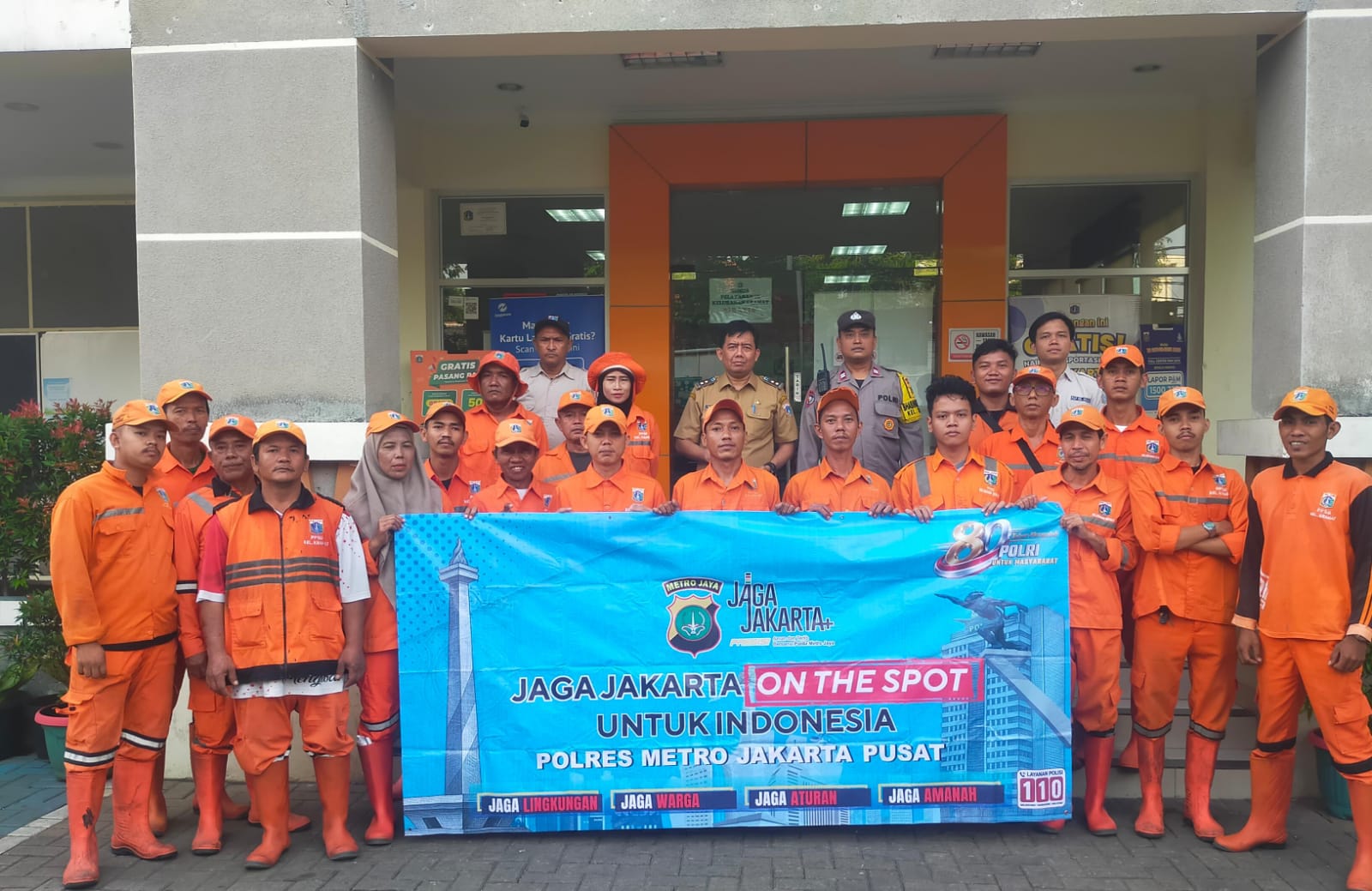 Polsek Senen Gelar “Jaga Jakarta On The Spot”, Ajak Warga Perkuat Kewaspadaan dan Bagikan Bingkisan