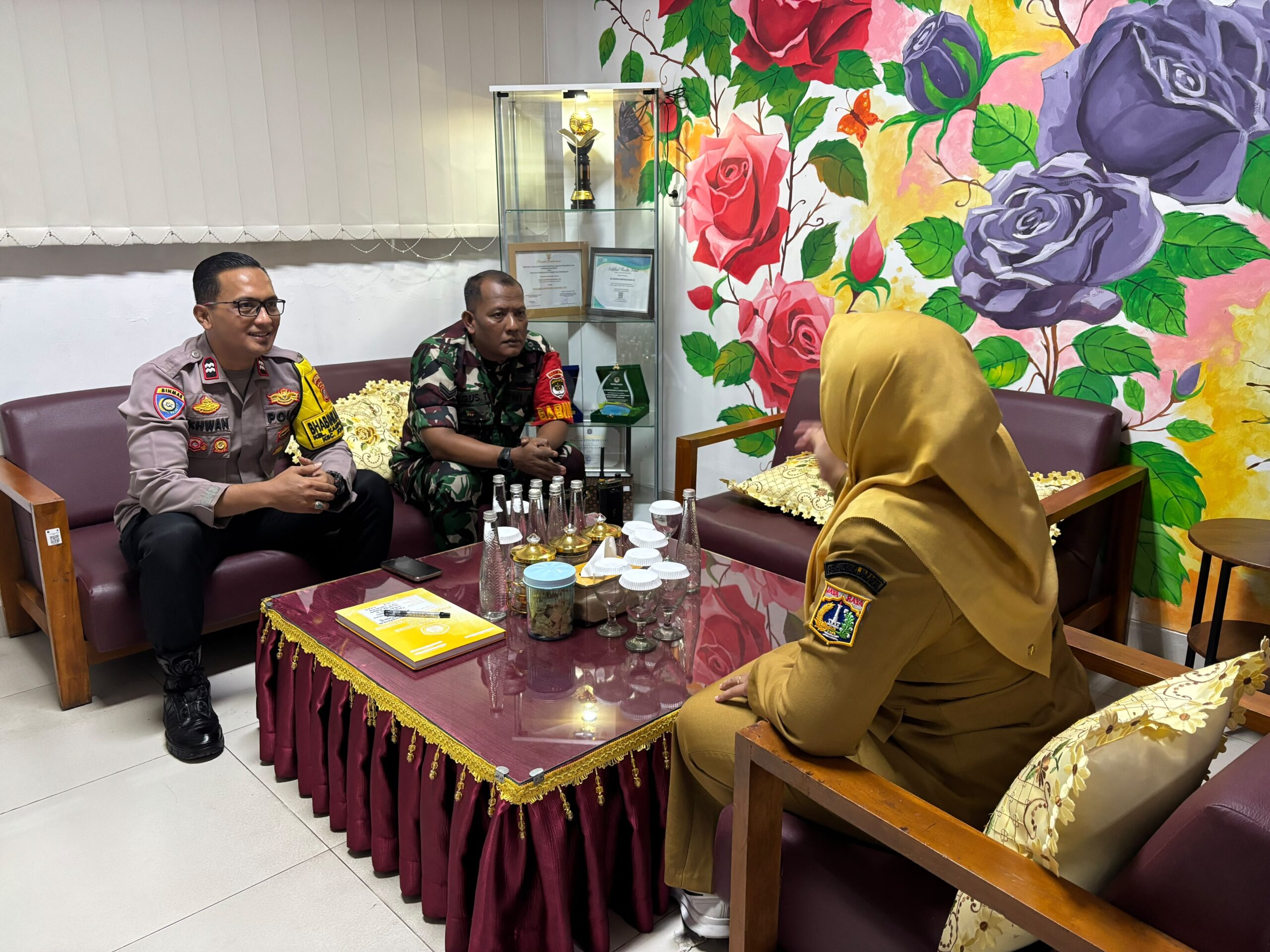 Polri dan TNI Monitoring MPLS di SDN 02 Kampung Rawa, Perkuat Sinergi Harkamtibmas