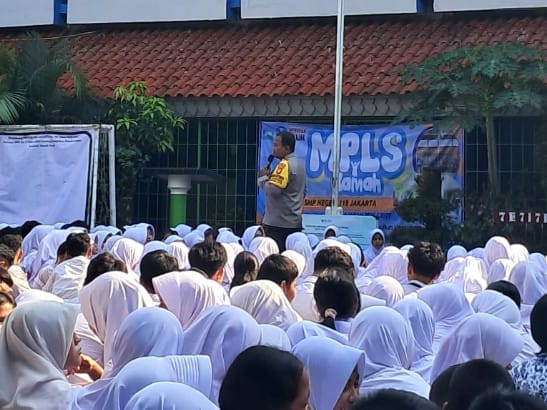 MPLS Jadi Momentum Polsek Cempaka Putih Tanamkan Kesadaran Hukum kepada Pelajar