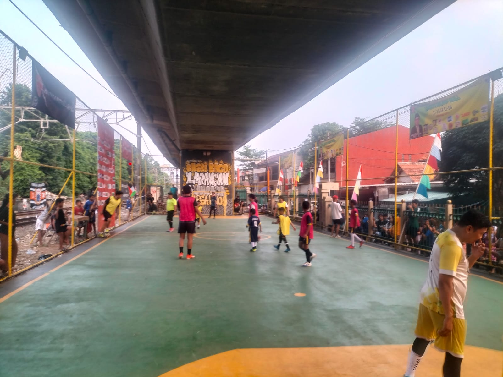 Bhabinkamtibmas Menteng Kawal Turnamen Futsal Usia Dini, Dukung Lahirnya Bibit Atlet Berprestasi