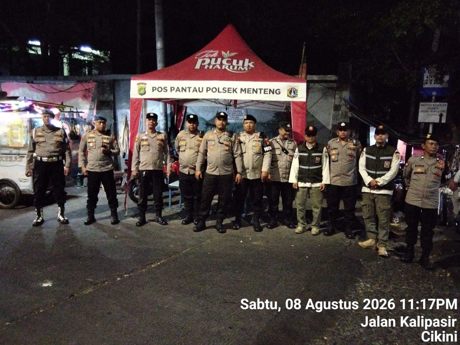 Polisi Jalan Kaki di Perbatasan Kwitang-Kalipasir, Antisipasi Tawuran Malam