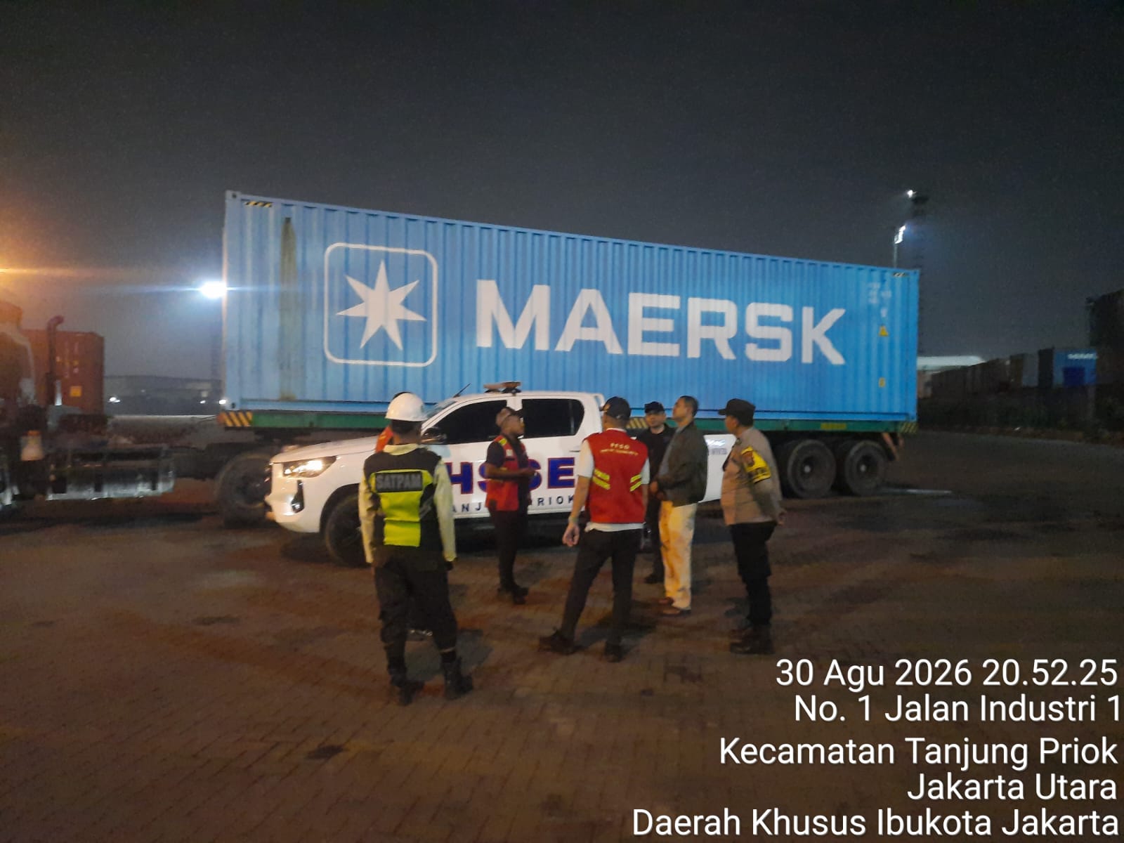Patroli Dialogis Polsubsektor Inggom, Polres Pelabuhan Tanjung Priok Ajak Satpam dan Pekerja Bersama Jaga Kamtibmas