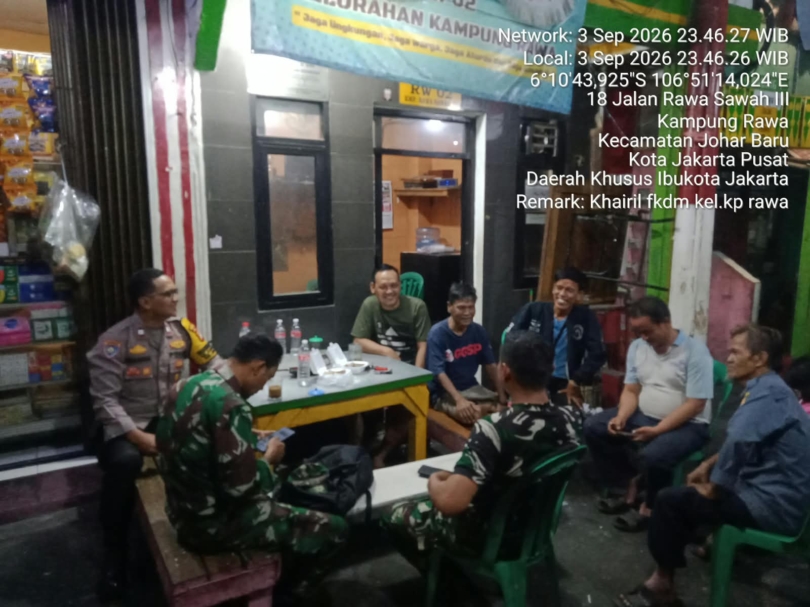Jaga Jakarta Aman, Polisi dan TNI Sambangi Poskamling Kampung Rawa