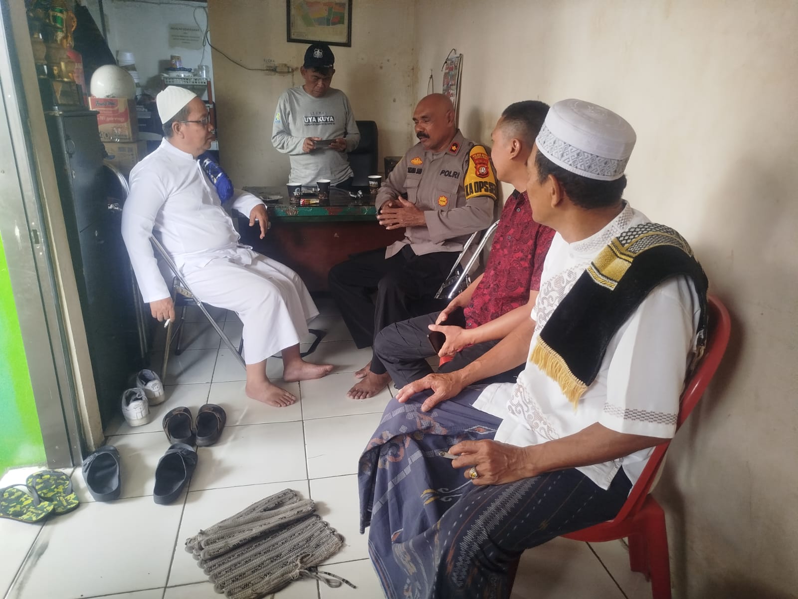 Kapolsek Johar Baru Sambangi Ketua RW 09, Perkuat Sinergi Jaga Kamtibmas Tanah Tinggi
