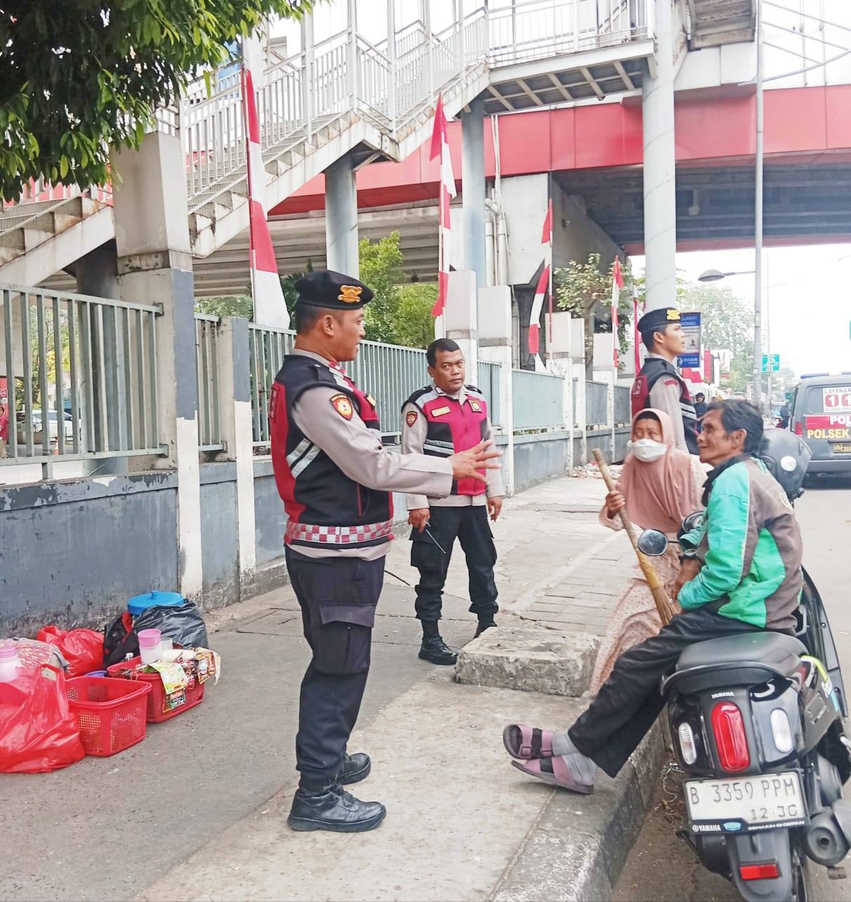 Patroli Sambang Polsek Senen Sasar Warga dan Pedagang, Imbau Waspadai Hoaks