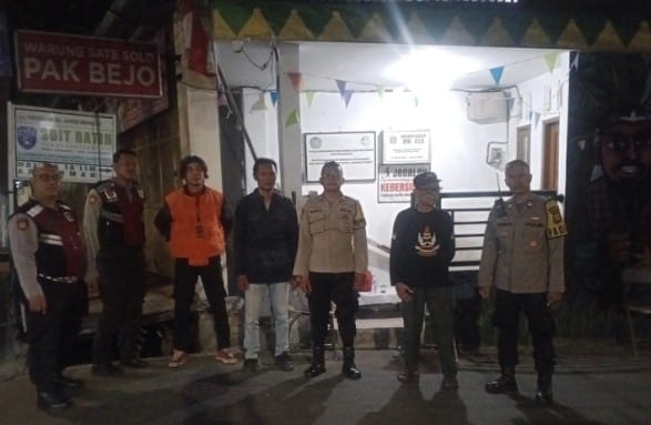 Patroli Dini Hari, Polsek Cempaka Putih Ajak Warga Bersama Jaga Keamanan Lingkungan