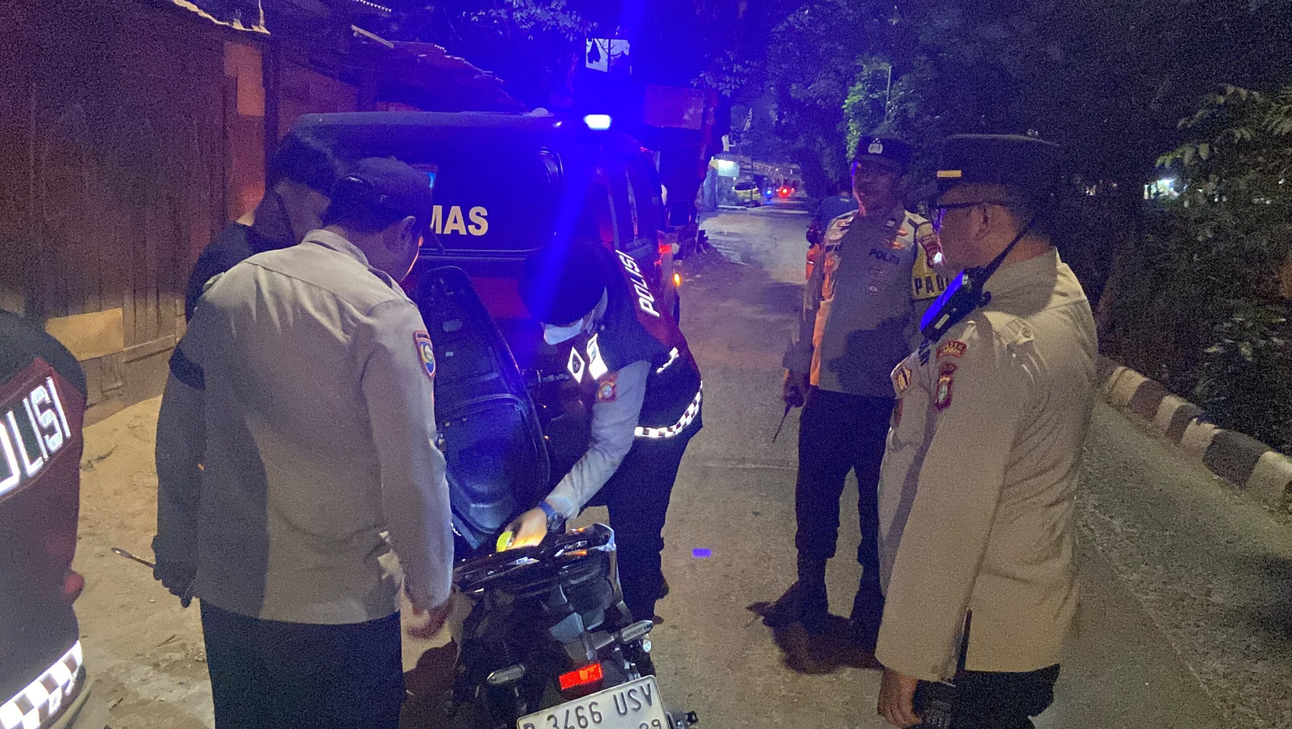 Cegah Kejahatan Jalanan, Polsek Kemayoran Gelar Razia Stasioner Dini Hari di Kebon Kosong